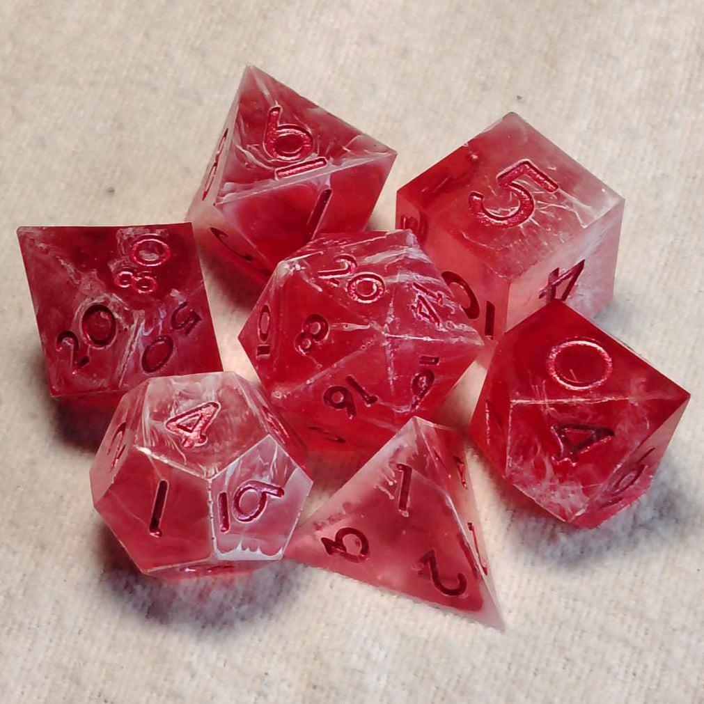 Set de dés de jeu de rôle (dés 4,6,8,10,12,100,20), couleurs rouge, blanc avec des chiffres couleur rouge pailleté 