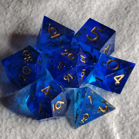 Set de dés de jeu de rôle (dés 4,6,8,10,12,100,20), couleur bleu spahir pailleté avec des chiffres couleur or